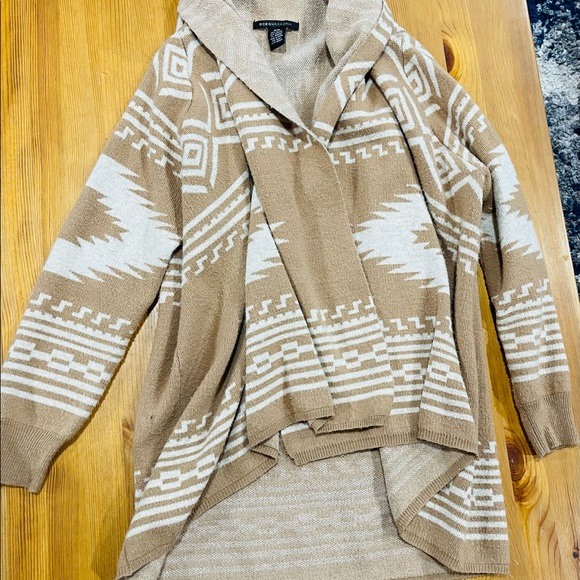 BCBG MAXAZIRA Sweater - Picture 4 of 4